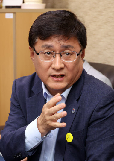 수도권매립지 찾은 환경장관 “재생에너지 생산 공간으로”