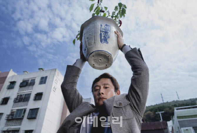 이병헌, '어쩔수가없다' 토론토영화제 특별공로상 수상