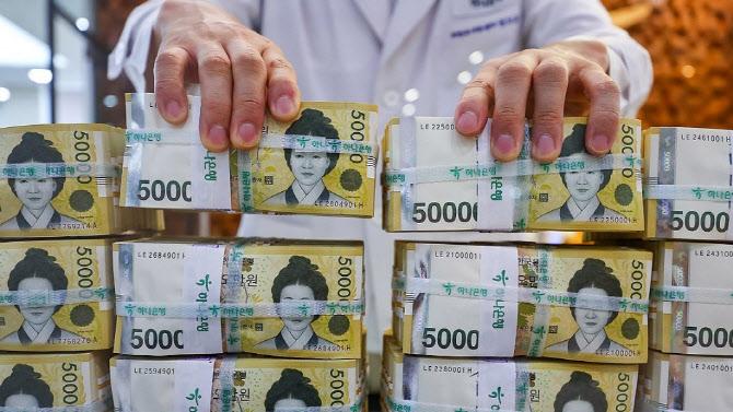 금리 인하 기대감 확산…“단기물보다는 장기물이 합리적”