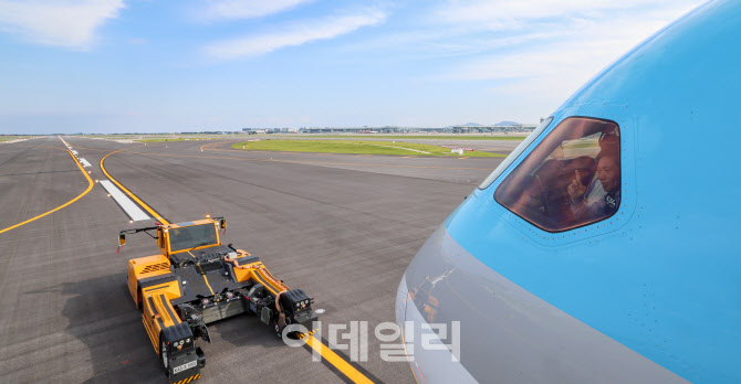 [포토]이학재 사장, 제2활주로 안전성 점검