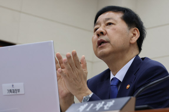 구윤철 "'한국판 IRA' 국내생산 촉진세제 도입, 전문가와 검토중"