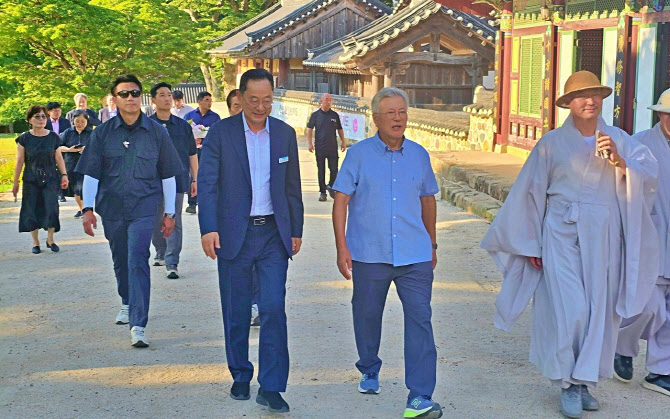 문재인 전 대통령, 대통령실에 조국 특별사면 건의