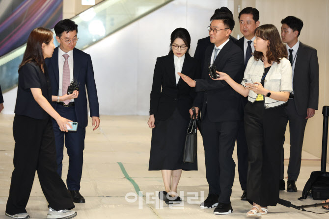 [포토]'묵묵부답' 김건희 여사, 조사 마치고 귀가