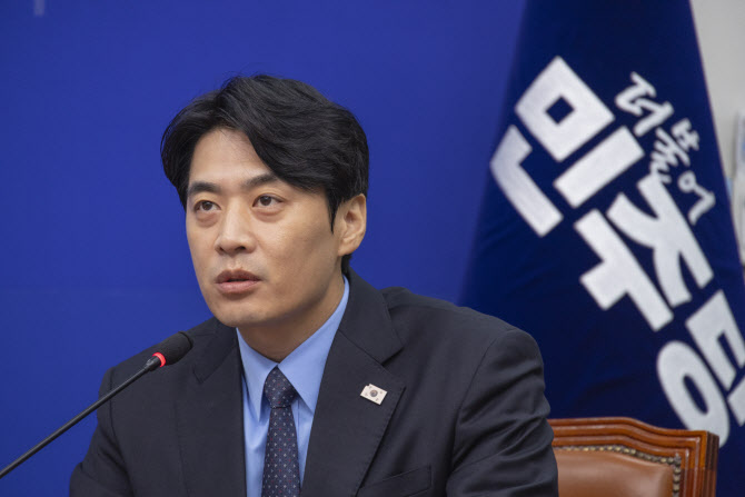 與한준호 "추미애, 법사위를 가장 잘 이끌 사람"