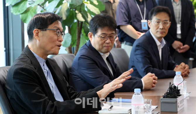 [포토]이창용 총재, 구윤철 부총리 만나 발언