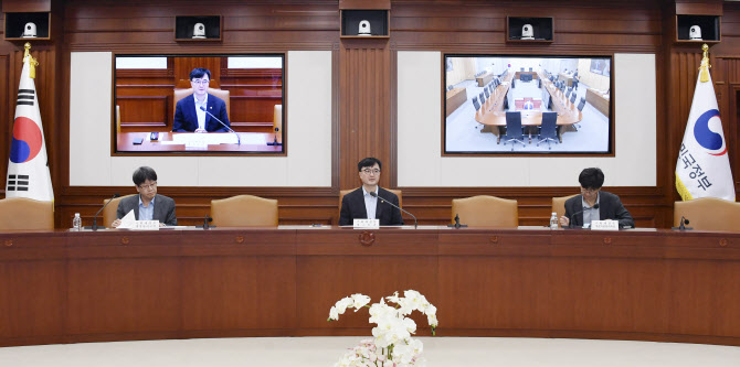 지난달까지 1·2차 추경 74%·53% 집행…"경기회복 마중물"