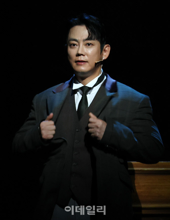 [포토]열연하는 뮤지컬배우 테이