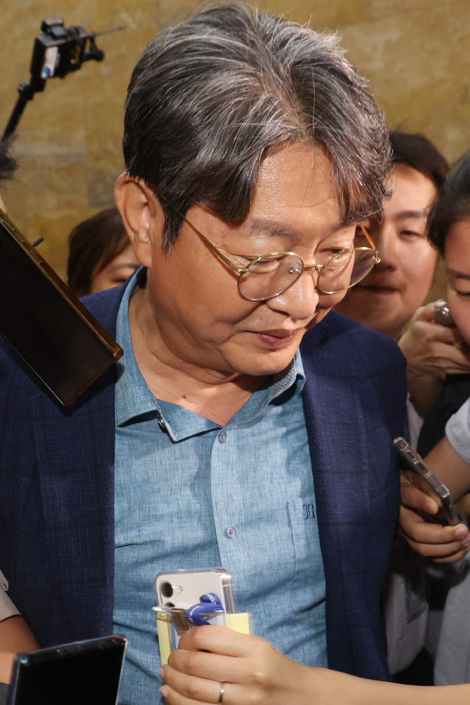김남국 '코인' 논란 때와는 다른 민주당, 이춘석 빠른 손절 '왜?'(종합)