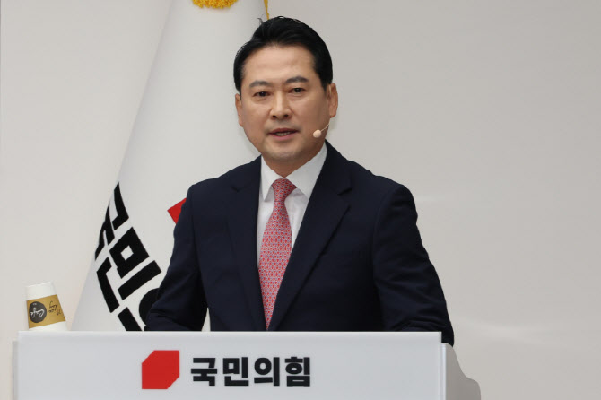 장동혁 "윤어게인 절연으로 외연확장 못 해"…'민주당·김어준' 언급도