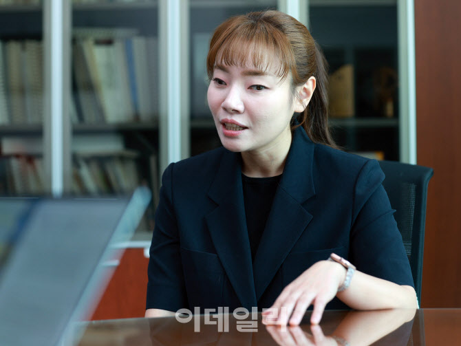 野김예지, 동물보호법 개정안 발의…동물 ‘소유 대상’→‘동반자’로[e법안프리즘]