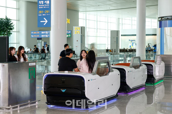 [포토]인천국제공항 '실내 자율주행 운송차량 운행'