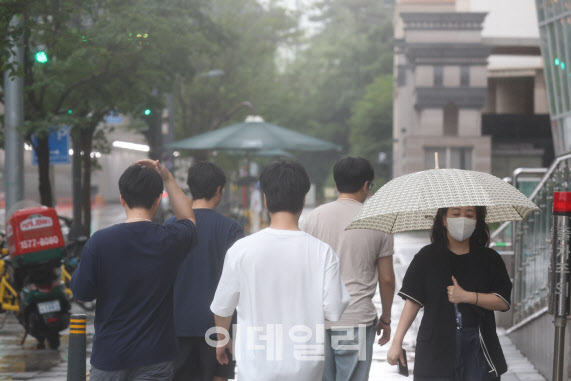 광주·전남에 최대 150㎜…주말, 남부지방에 많은 비[내일날씨]