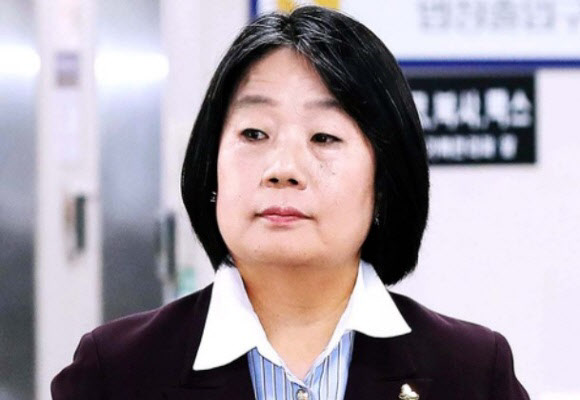 '광복절 특사' 포함된 윤미향 "욕하는 것들 참 불쌍…난 편안"