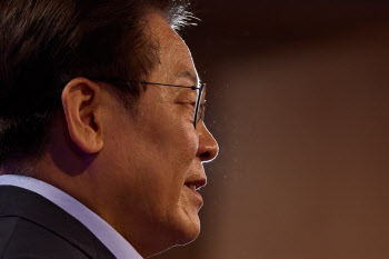 ‘휴가 끝, 운명의 3대 국정’ 과제 시험대 오른 李대통령