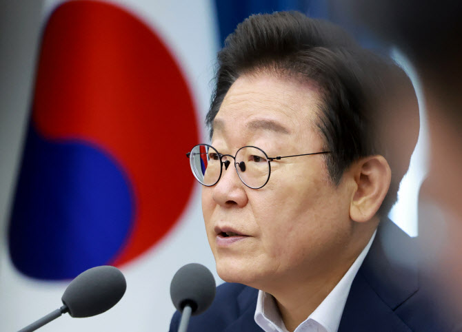 李대통령, 오늘 임시 국무회의…조국 사면 여부 결정