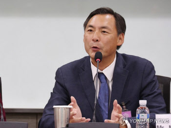 경찰, ‘사기적 부정거래’ 방시혁 수사 중…‘李 명예훼손’ 모스 탄도 입건