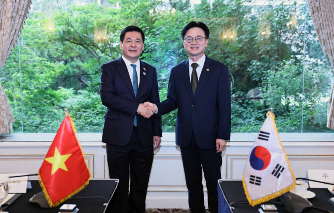 한·베트남, 정상회담 계기 재생에너지·원전 협력 확대 추진