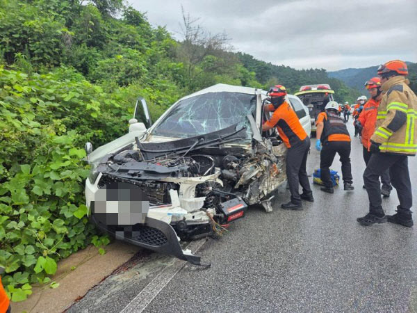 정읍서 SUV·트럭 충돌 사고…60대 운전자 숨져