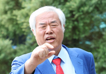 “尹, 법원 폭동 전날 ”전광훈에 SOS“ 문자” 의혹...일파만파