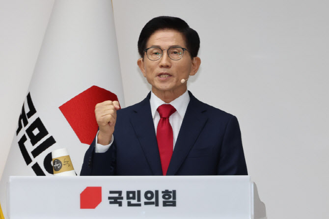 김문수, 尹 부부 동시 구속에 “국격 안중에도 없어”