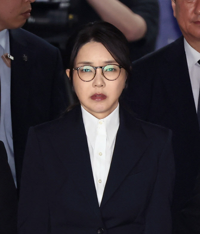 '수용번호 4398' 김건희, 구속 후 첫 특검 조사 출석한다