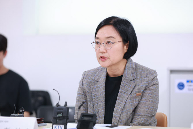 “AI로 불량 절반↓”…한성숙 중기부 장관, 스마트제조 현장 행보