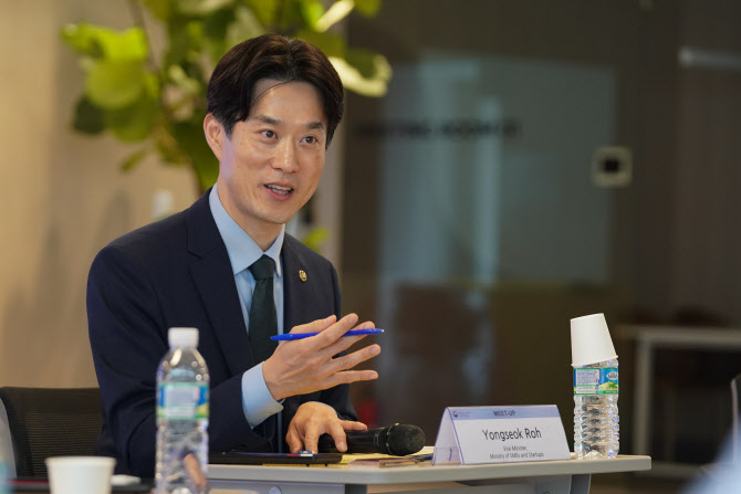 120만원 연계수당+채무금리 0.5%p↓…소상공인 재취업 지원 강화