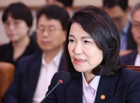 이진숙 방통위원장, 최민희·신정훈·유재성 줄줄이 고소·고발