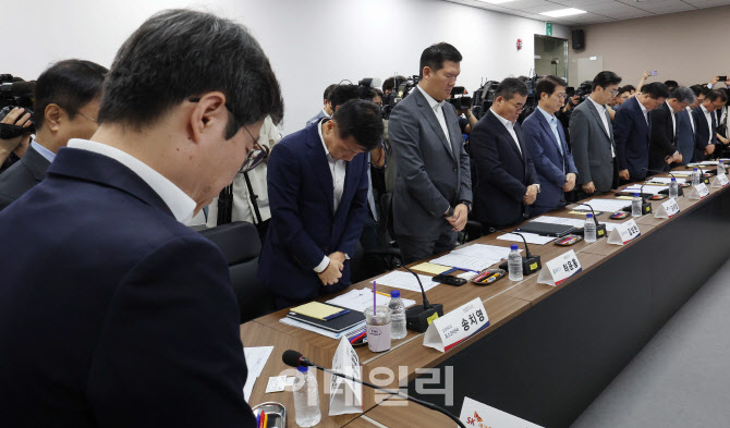 [포토]산업재해 사망자에 대한 묵념하는 건설사CEO들