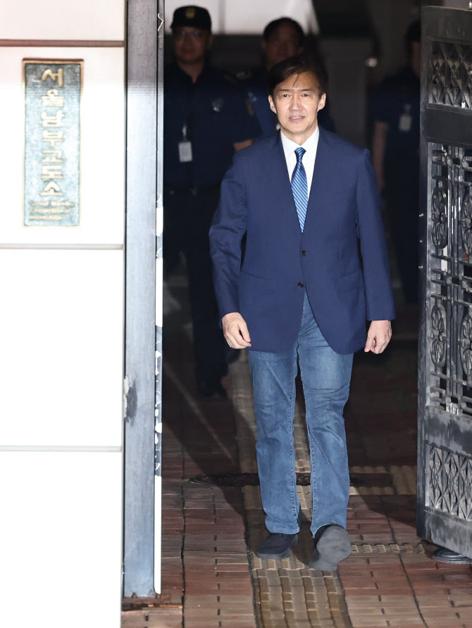 광복절 특사로 석방된 조국