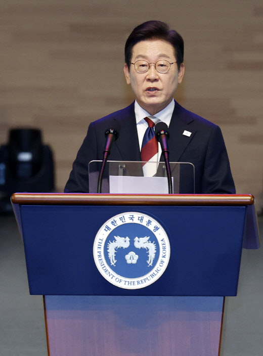[속보] 이재명 대통령, 남북 방향성 언급…“인내심 갖고 풀어야”