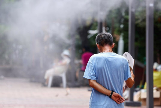 ‘앗 뜨거워’ 서울 등 전국 곳곳 폭염특보...‘입추 무색’