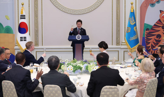 李대통령 “이주노동자 인권↑… 국격은 차별 없는 사회에서 시작”