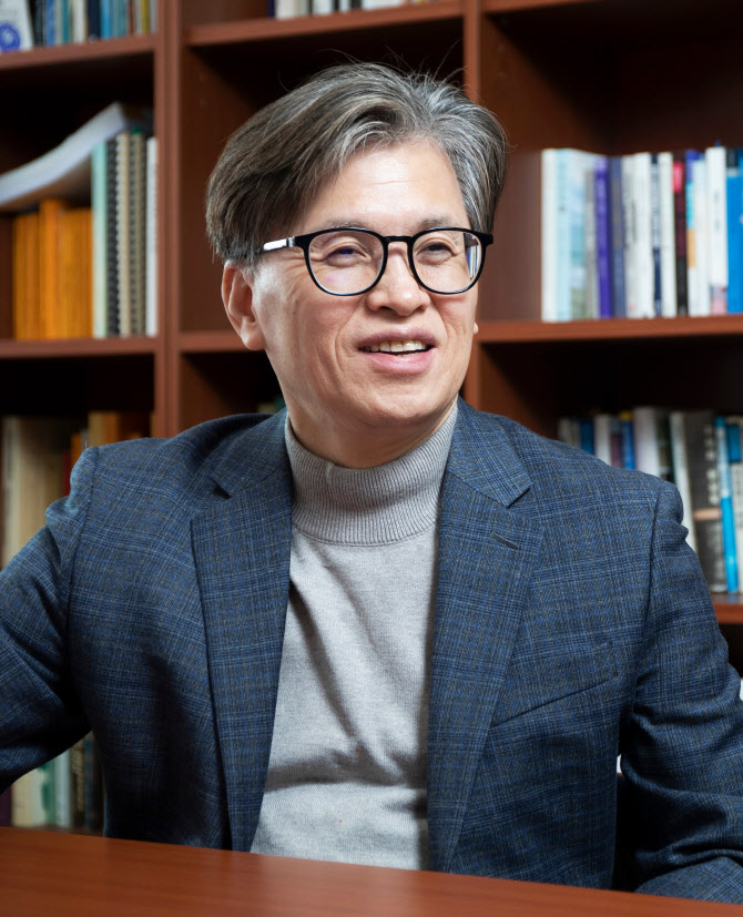 "교사 감축 불가피한 현실…연착륙에 최선 다해야"[교육in]