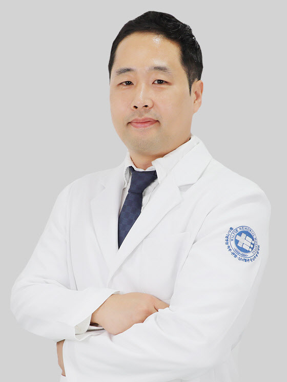 [전문의 칼럼]콜록콜록 기침 일주일 이상 지속된다면 감기 아닌 폐렴일 수도