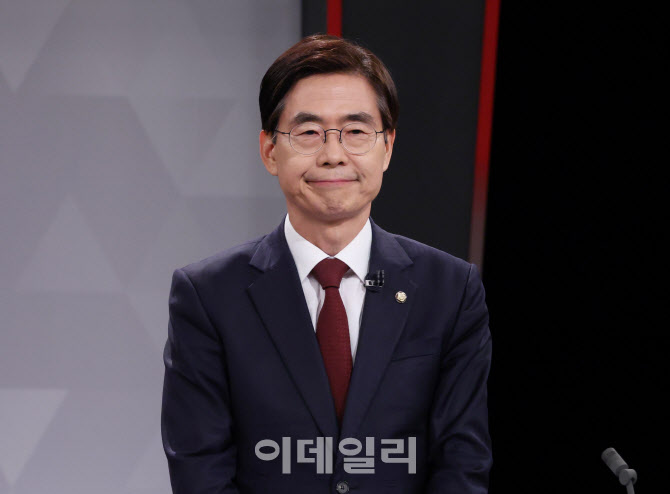 [포토]TV토론회 기다리는 조경태 국민의힘 당대표 후보