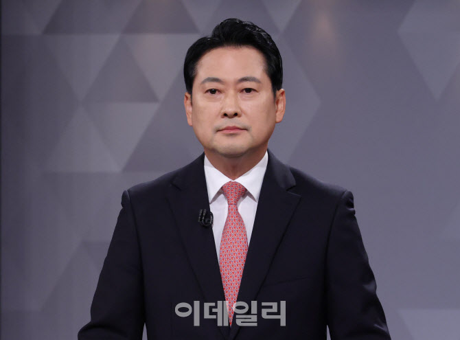 [포토]국민의힘 당대표 후보자 TV토론회 기다리는 장동혁 후보
