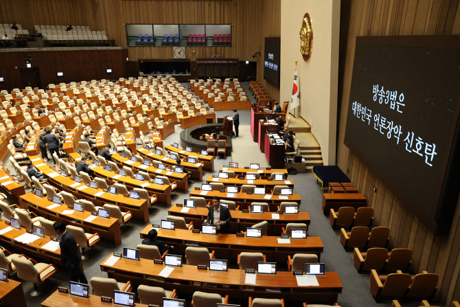 압수수색·사면에 격화된 여야 대치…필리버스터 2차전 예고