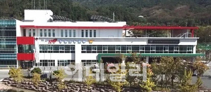 창원 트럭 주차장서 불…차량 4대 피해