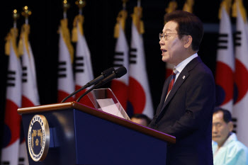 "미래 협력관계로 가자"…정상회담 앞두고 한일 '훈풍'