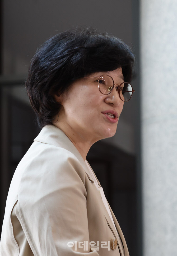 [포토]질문에 답하는 원민경 장관 후보자
