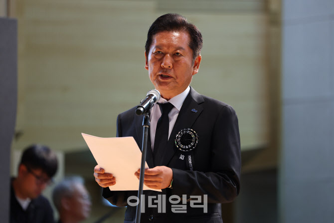 [포토] 김대중 전 대통령 추모하는 정청래 대표
