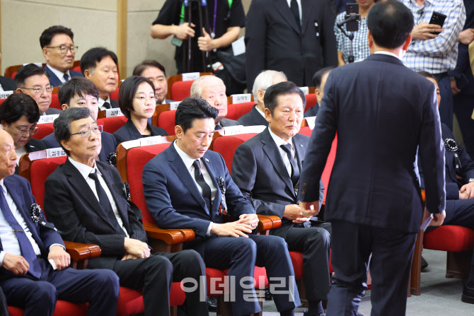 [포토] 추모사하는 송언석 국민의힘 비대위원장