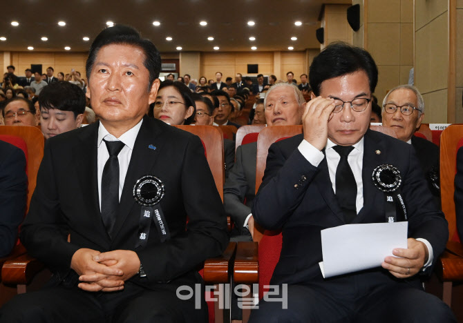 [포토] 김대중 전 대통령 추모식 참석한 여야 대표
