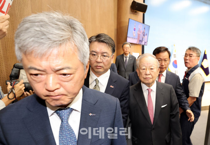 [포토]노조법 2·3조 개정 운동본부 항의 받는 경제6단체