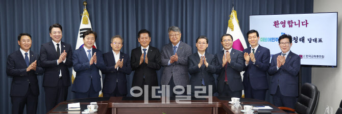 [포토]정청래 민주당 대표, 김종혁 한국교회총연합 예방