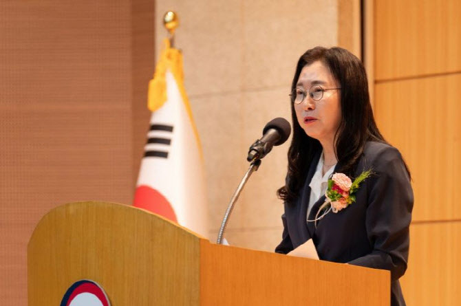 이미선 신임 기상청장 “유례없는 기후위기, 예보 발전 필요”