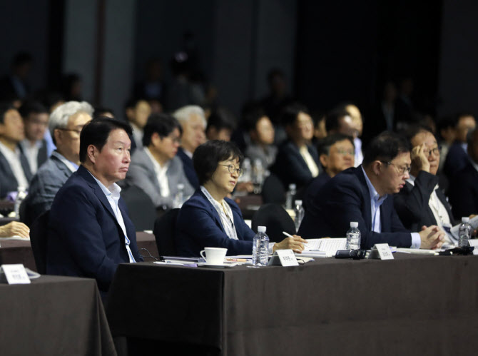 SK 최태원 “글로벌 전쟁서 이길 소버린 AI 만들겠다”(종합)