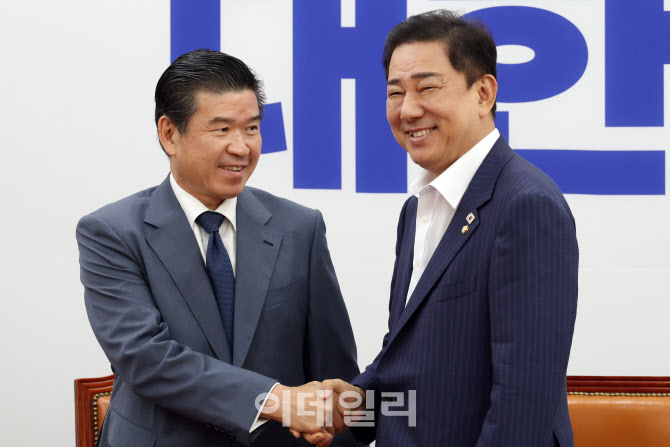 [포토]김병기 더불어민주당 원내대표 찾은 제임스 김 암참 회장