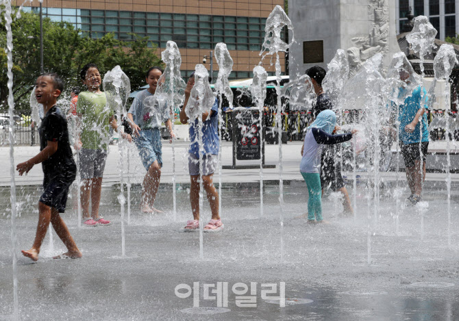 [포토] 물놀이가 즐거운 동심